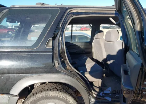 1996 Nissan Pathfinder Le/Se/Xe z USA, uszkodzony, nr VIN JN8AR05Y8TW037618